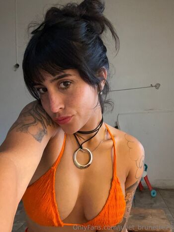 juliet_brunette22
