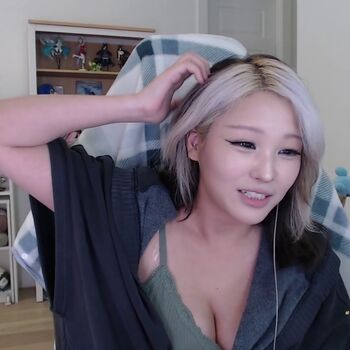 Kang Hee Yoon