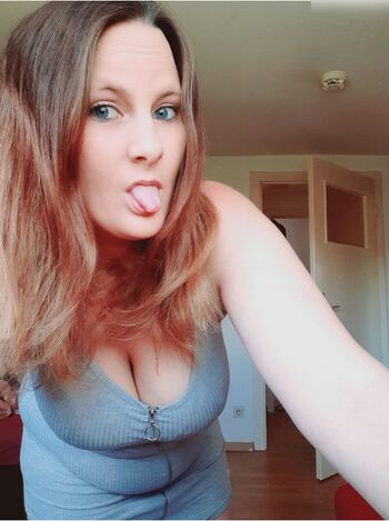 KatastroFee(LoVoo Streamerin) Eskort Infos?