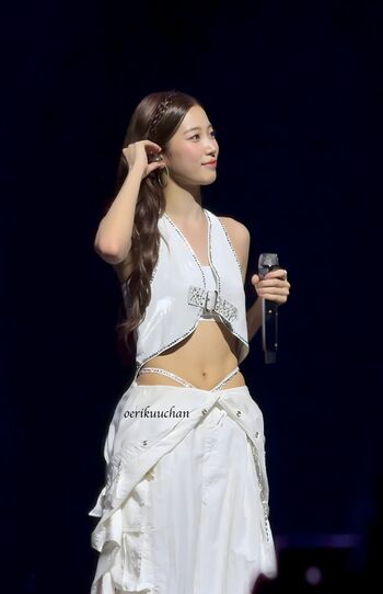 Kazuha Nakamura 中村 一葉