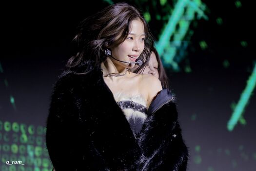 Kazuha Nakamura 中村 一葉