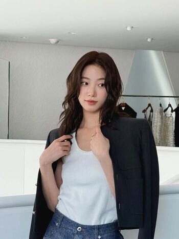 Kazuha Nakamura 中村 一葉 | LESSERAFIM