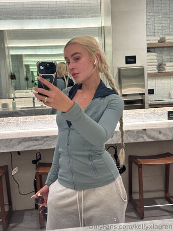 Kelly Lauren