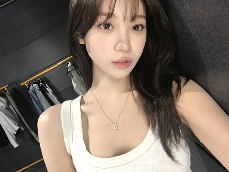 Kim Chaewon