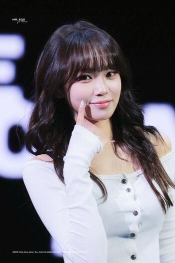 Kim Chaewon 김채원 [Le Sserafim]