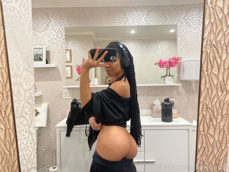 Kira Noir
