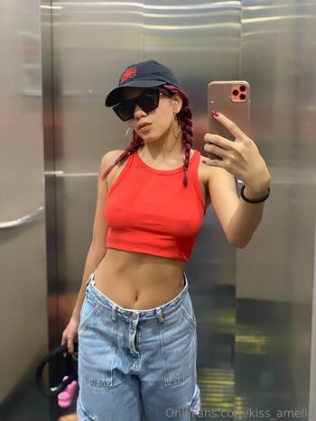 kiss_amelia