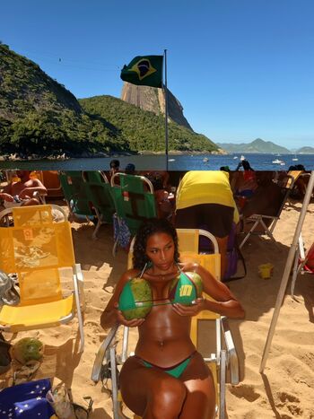 Kiwi Stunner Tasmyn Rose