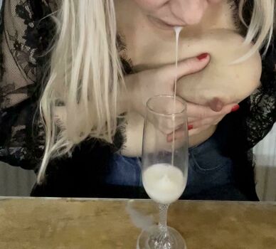 LactatingMommyMILF