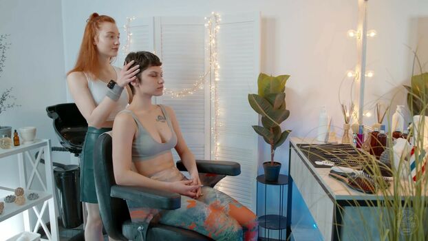 Lady Barbers Asmr
