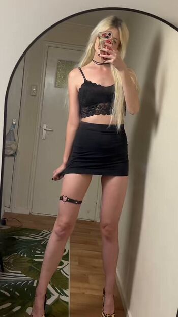 lana_peaches