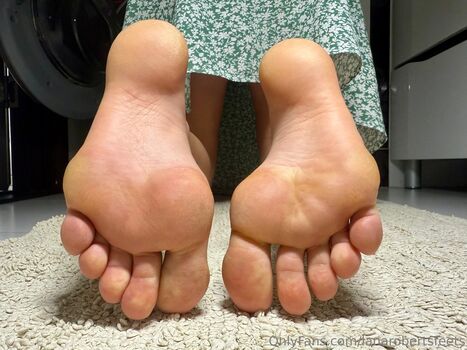 lanarobertsfeets
