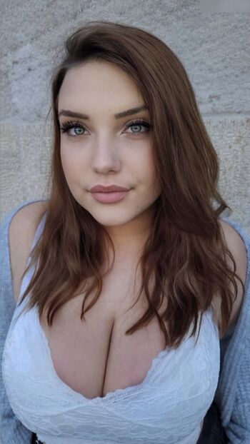Lara.Marie.v__