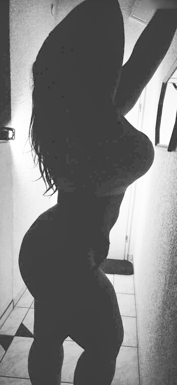 Lara.Marie.v__