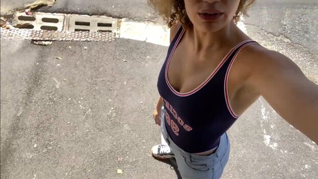 Lara_never_laura