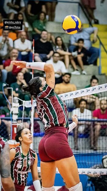 Lara Nobre