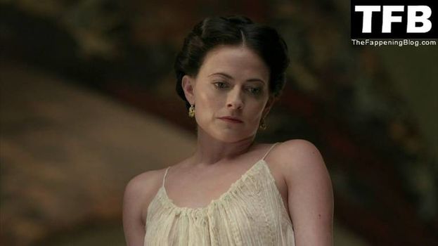 Lara Pulver