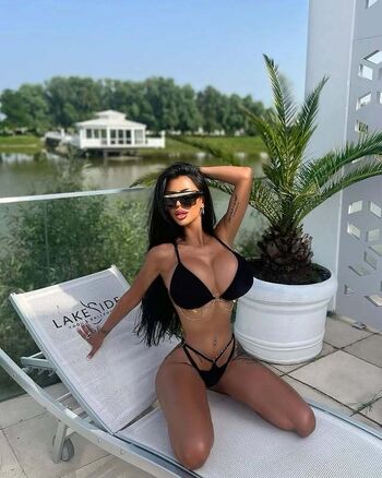 Laura Lexxy