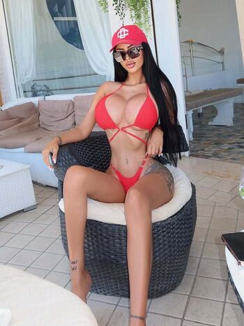 Laura Lexxy