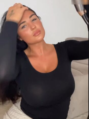 Laura Mania