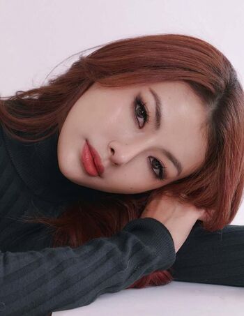 Laurensia Ineke Lrnsiakke ????????