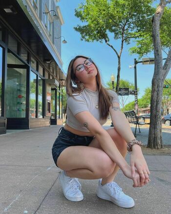 leoniemontybtw