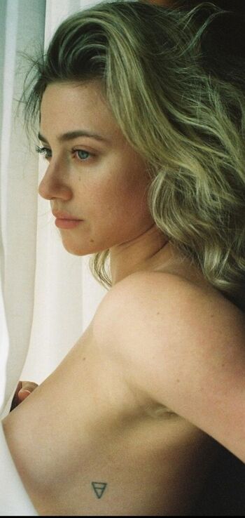 Lili Reinhart