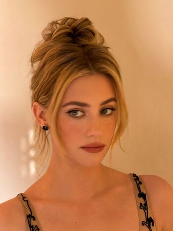 Lili Reinhart