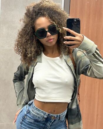 Lily Nobre