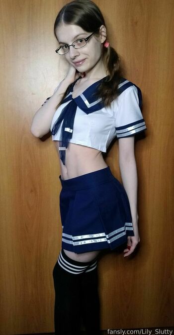 Lily_Slutty