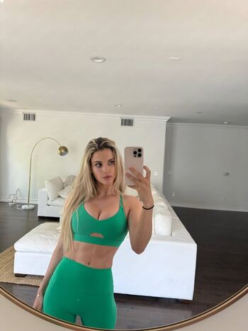 Lindsay Brewer