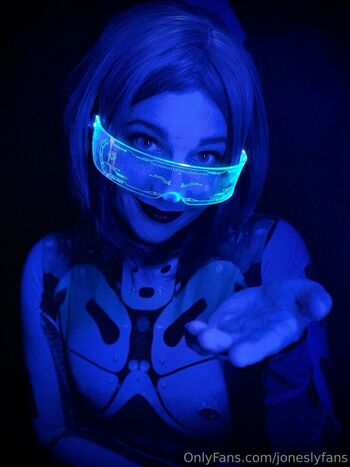 Lindsay Jones