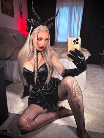 Linny Nova