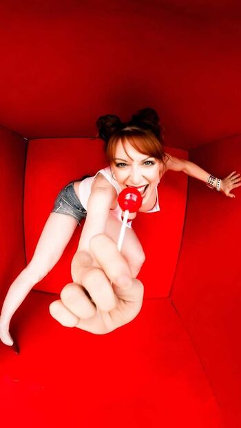Lisa Foiles