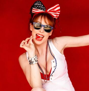 Lisa Foiles