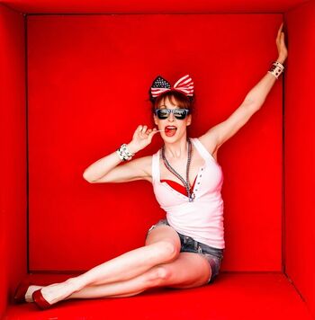 Lisa Foiles