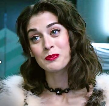 Lizzy Caplan