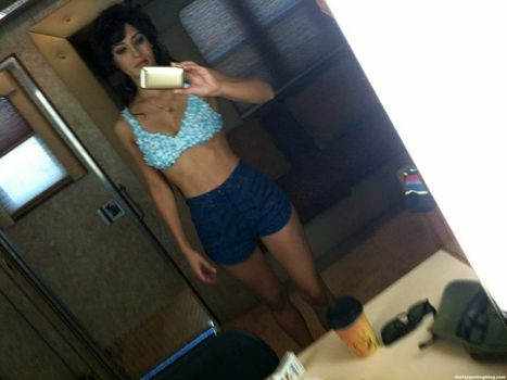 Lizzy Caplan
