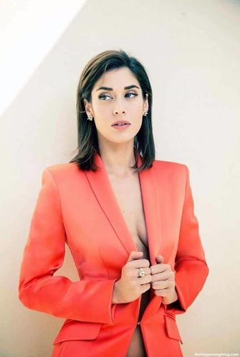 Lizzy Caplan