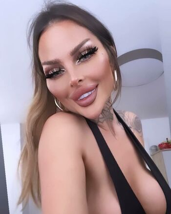 Lola_official