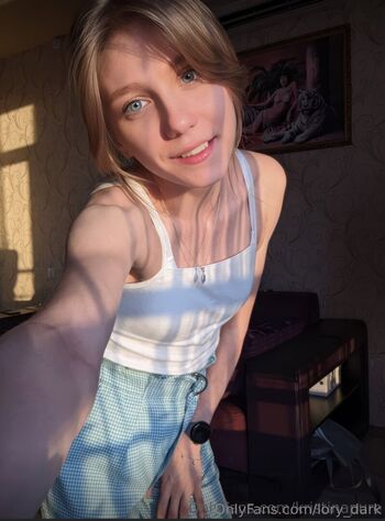 lory_dark