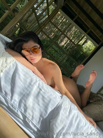 Lucia_sandy