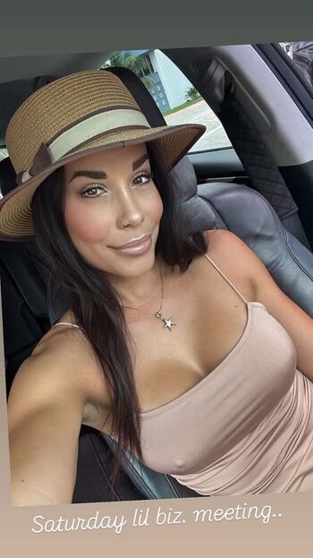 Lucie Zova (@lucie_zova) Satin Bloom