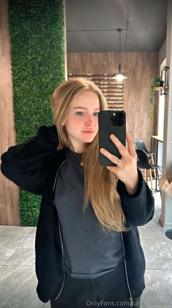 luna_amberr