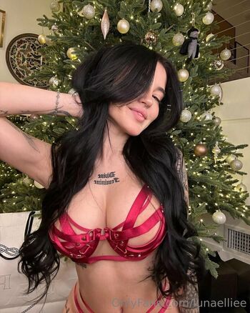 lunaelliee - bvchfvce