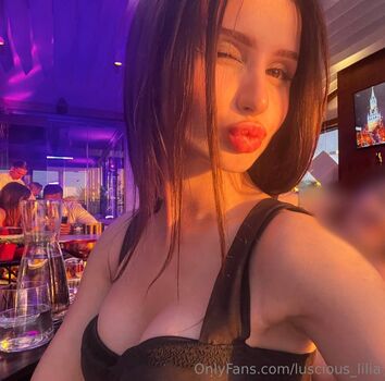 luscious_lilia