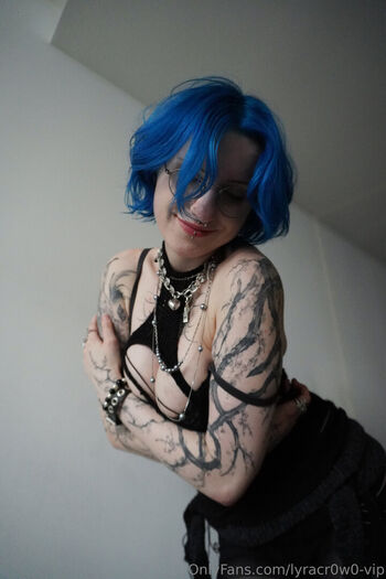 Lyra Crow