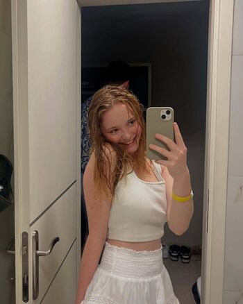 Madeleine_b123