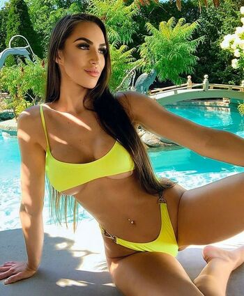 Marie Gabrielle R