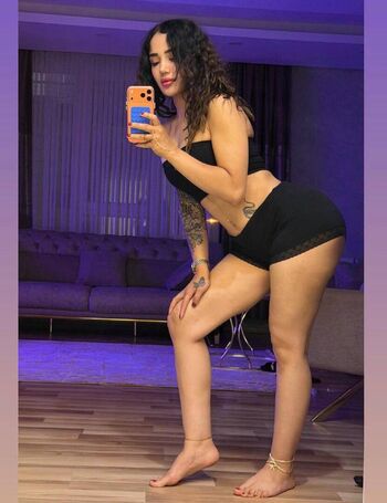 Melek Azad